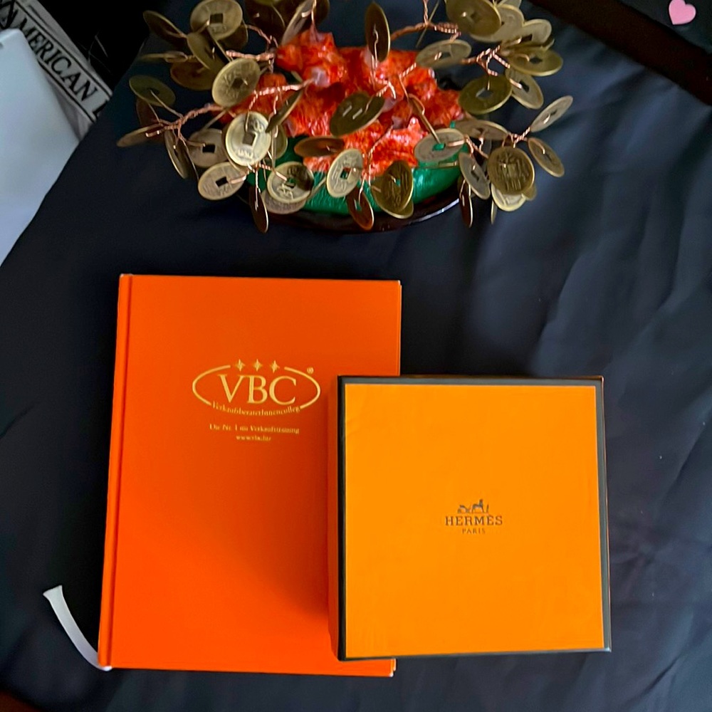 Bundle Hermes empty box 📦 and VBC notebook In Orange 🍊